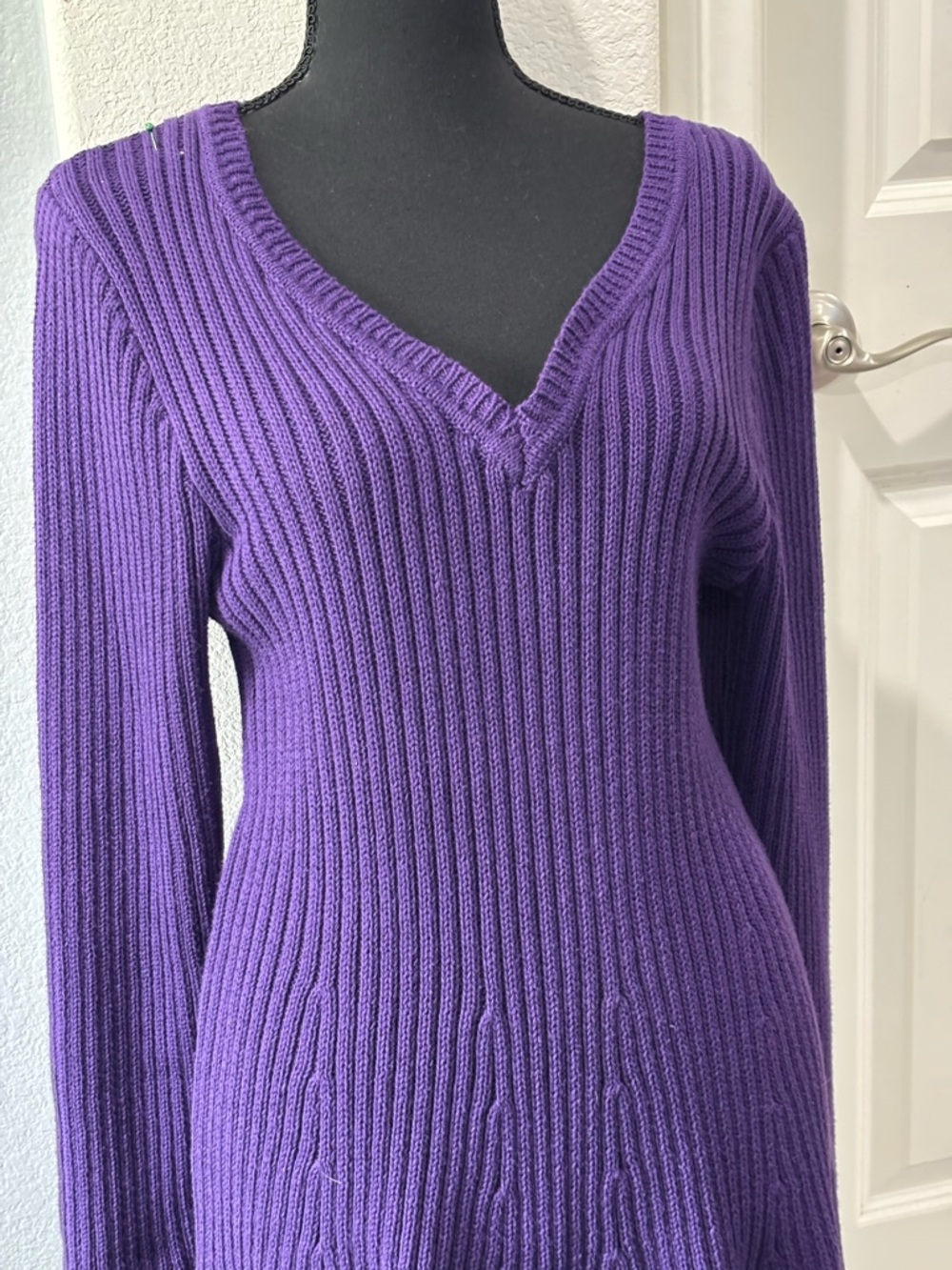Purple Ribbed V-Neck Sweater - Picture 4 of 7